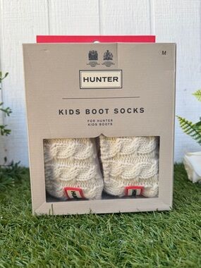 Hunter 6 Stitch Cable
Knit Cuff Fleece Tall Boot
Socks white with Logo Sz  M KID